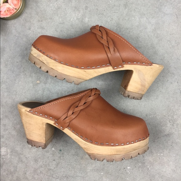 mia elsa clog